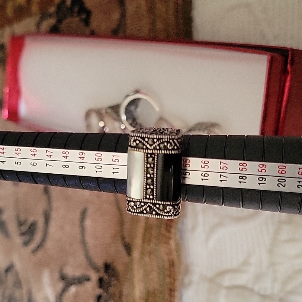 6- Rings with Designs  & Sizes - Picture 5 of 12